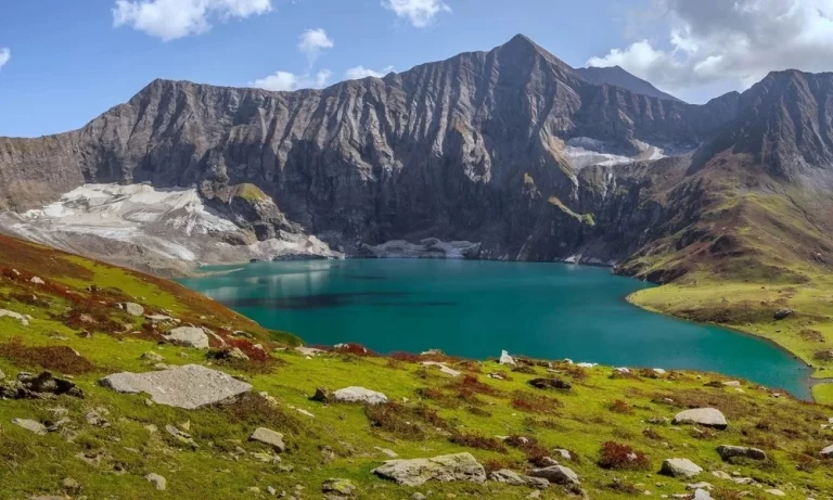 Ratti Galli Lake: A Hiker’s Heaven in the Azad Jammu and Kashmir Region